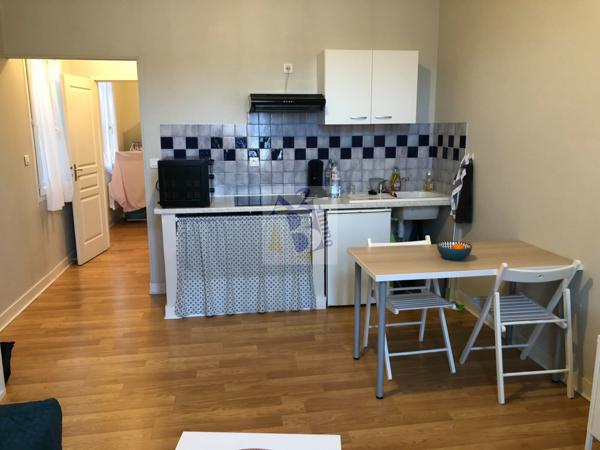 Location t1 Angouleme (16000), 46.50m² avec 2 pièce(s) dont 1 chambre(s). Agence Allard Brimeaud
