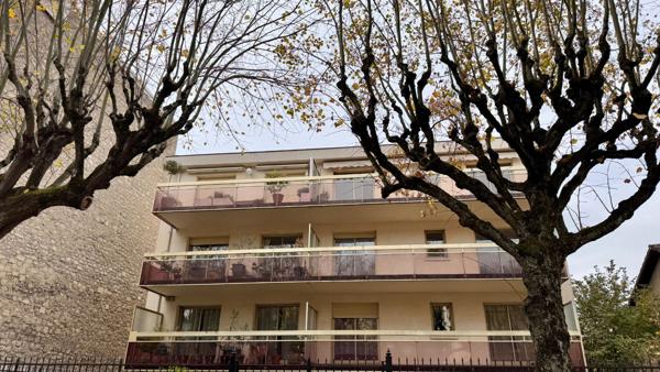 CENTRE VILLE LE PERREUX - DEUX PIECES 43m² avec terrasse