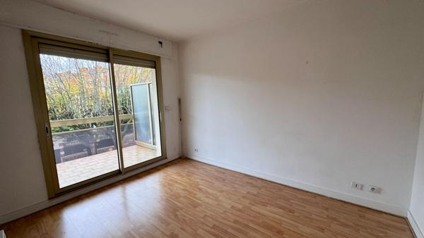 CENTRE VILLE LE PERREUX - DEUX PIECES 43m² avec terrasse