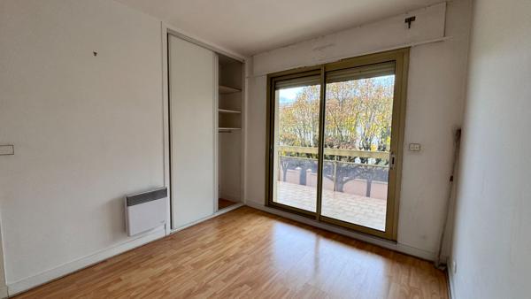 CENTRE VILLE LE PERREUX - DEUX PIECES 43m² avec terrasse