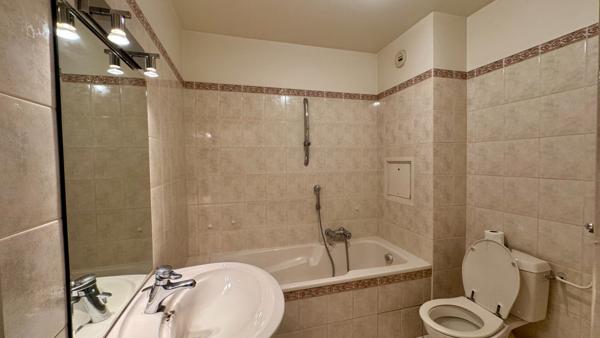 CENTRE VILLE LE PERREUX - DEUX PIECES 43m² avec terrasse