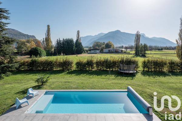 Maison 9 pièces de 333 m² à La Buisse (38500)