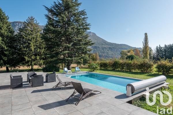 Maison 9 pièces de 333 m² à La Buisse (38500)