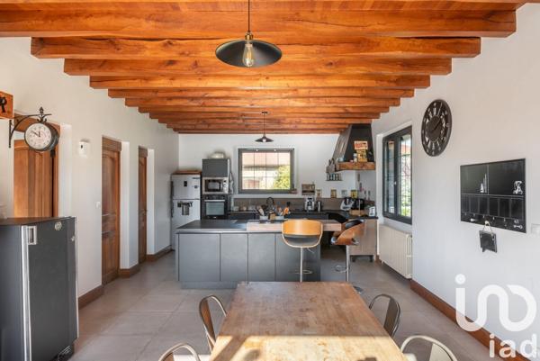 Maison 9 pièces de 333 m² à La Buisse (38500)