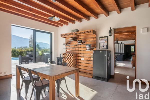 Maison 9 pièces de 333 m² à La Buisse (38500)