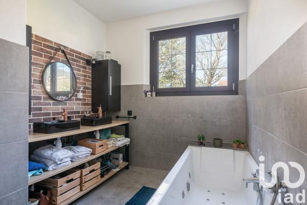 Maison 9 pièces de 333 m² à La Buisse (38500)