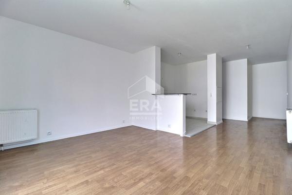 ? Appartement 4 pièces avec vue panoramique sur Paris ? Proximité RER D & Métro 14 ?