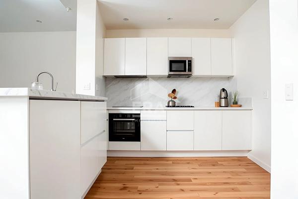 ? Appartement 4 pièces avec vue panoramique sur Paris ? Proximité RER D & Métro 14 ?