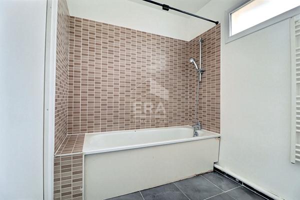 ? Appartement 4 pièces avec vue panoramique sur Paris ? Proximité RER D & Métro 14 ?