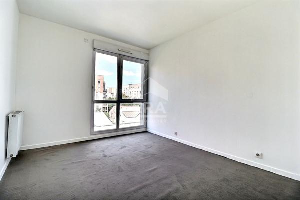 ? Appartement 4 pièces avec vue panoramique sur Paris ? Proximité RER D & Métro 14 ?