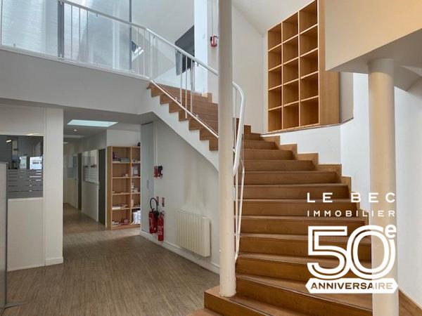 Centre-ville de Vannes : belle surface de bureaux à louer