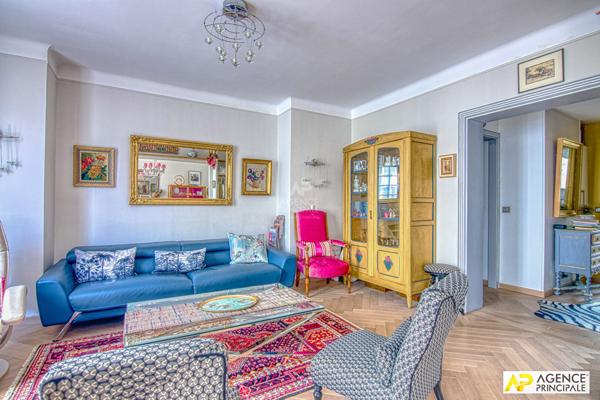 Versailles Notre-Dame Appartement 5 pièces 111 m² carrez situé au 2ème étage avec ascenseur, cave et box en option €1 095 000 ** - Référence 27660