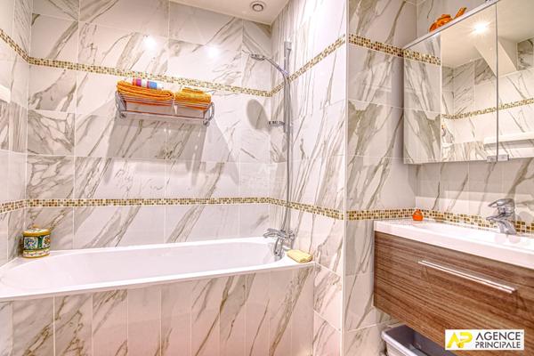 Versailles Notre-Dame Appartement 5 pièces 111 m² carrez situé au 2ème étage avec ascenseur, cave et box en option €1 095 000 ** - Référence 27660