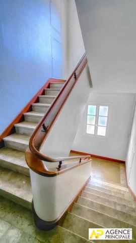 Versailles Notre-Dame Appartement 5 pièces 111 m² carrez situé au 2ème étage avec ascenseur, cave et box en option €1 095 000 ** - Référence 27660