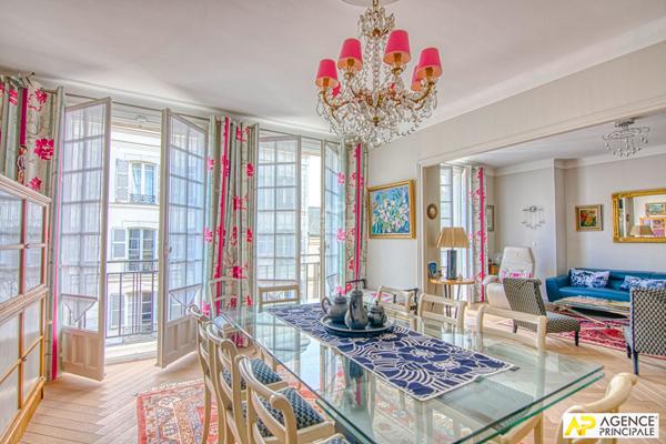 Versailles Notre-Dame Appartement 5 pièces 111 m² carrez situé au 2ème étage avec ascenseur, cave et box en option €1 095 000 ** - Référence 27660