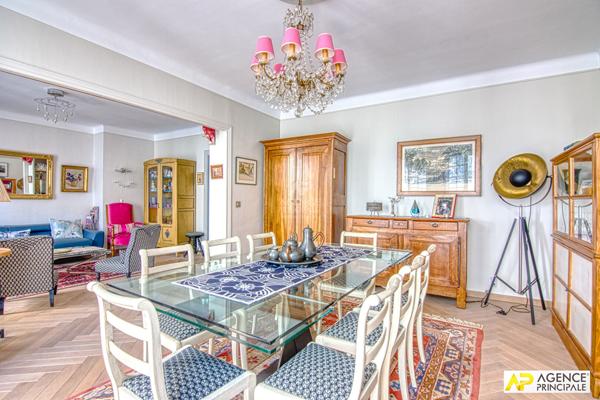 Versailles Notre-Dame Appartement 5 pièces 111 m² carrez situé au 2ème étage avec ascenseur, cave et box en option €1 095 000 ** - Référence 27660