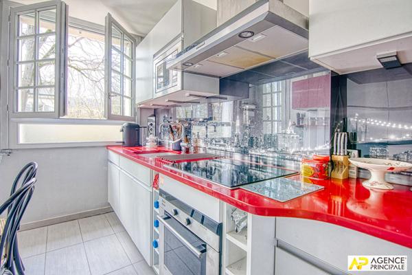 Versailles Notre-Dame Appartement 5 pièces 111 m² carrez situé au 2ème étage avec ascenseur, cave et box en option €1 095 000 ** - Référence 27660