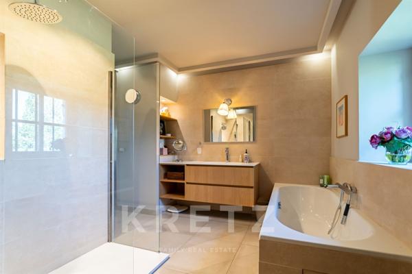 Mas d'exception avec court de tennis, proche centre ville