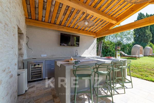 Mas d'exception avec court de tennis, proche centre ville