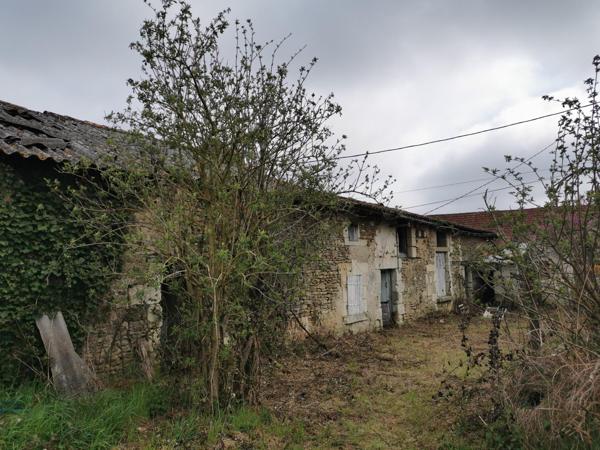 terrain constructible 1400m2 avec bâtiment