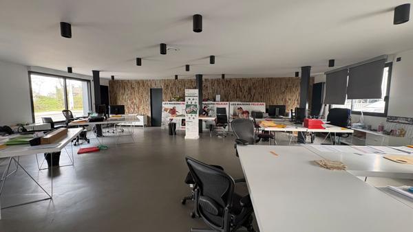 A VENDRE 625 m2 de bureaux avec visibilité dans la zone industrielle - SAINT JEAN DE LA RUELLE