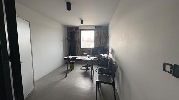 A VENDRE 625 m2 de bureaux avec visibilité dans la zone industrielle - SAINT JEAN DE LA RUELLE