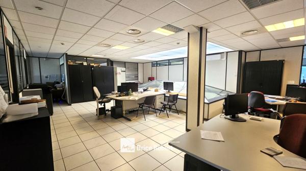 Bureaux à vendre ou à louer à Vaulx-en-Velin avec parkings et accès facile