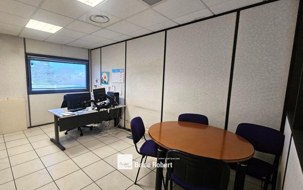 Bureaux à vendre ou à louer à Vaulx-en-Velin avec parkings et accès facile