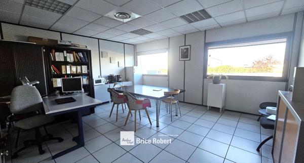 Bureaux à vendre ou à louer à Vaulx-en-Velin avec parkings et accès facile