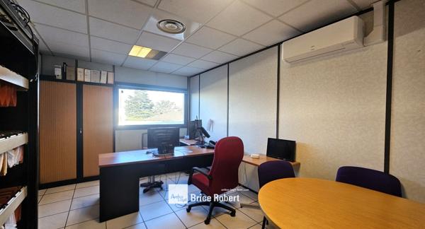 Bureaux à vendre ou à louer à Vaulx-en-Velin avec parkings et accès facile