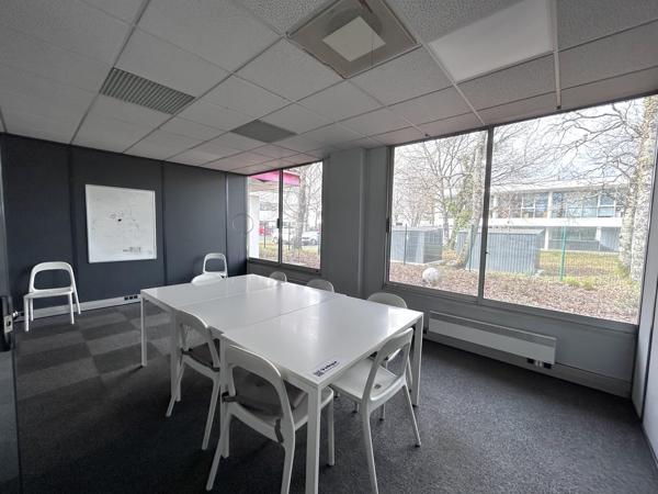 Bureaux à vendre de plain-pied avec parking à proximité de Mérignac aéroport