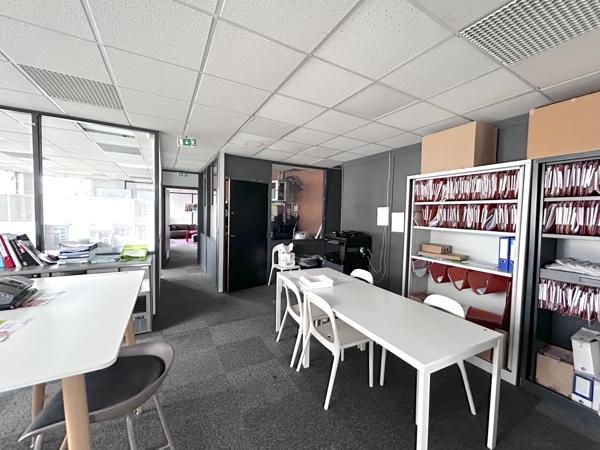 Bureaux à vendre de plain-pied avec parking à proximité de Mérignac aéroport