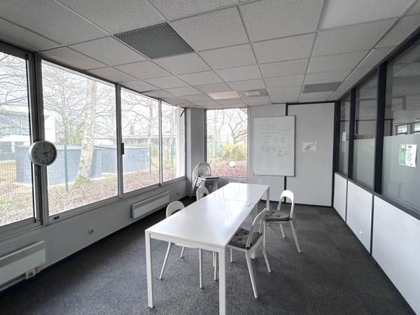 Bureaux à vendre de plain-pied avec parking à proximité de Mérignac aéroport