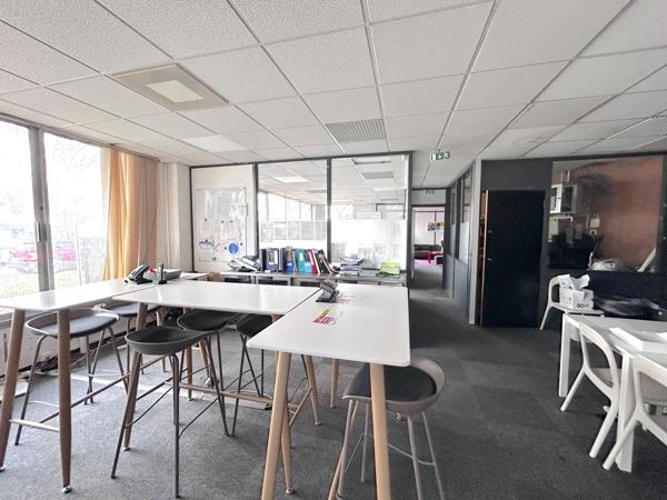 Bureaux à vendre de plain-pied avec parking à proximité de Mérignac aéroport