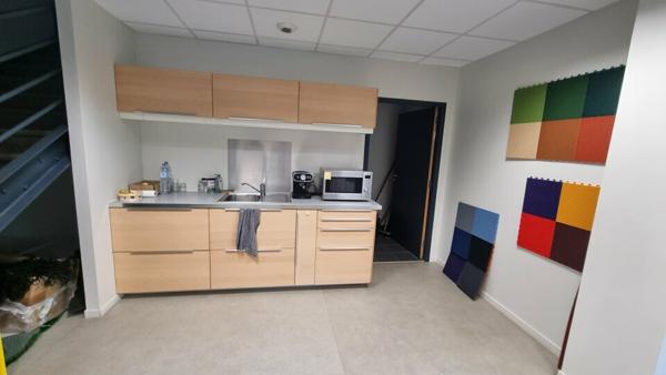 À VENDRE – Local d'activité de 500m² moderne et rare à Lusignan (86)