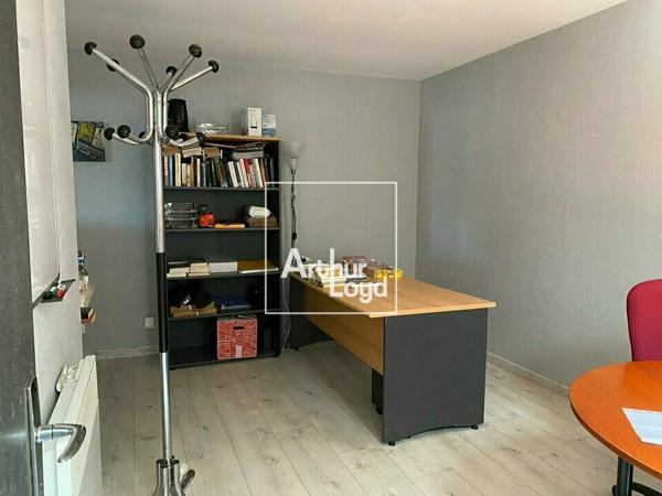 Bureaux dans un immeuble entretenu à la location