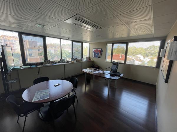A l'achat à Béziers, Bureaux de 120 m2