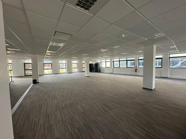 BUREAUX à VENDRE de 700 m²