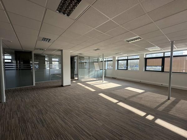 BUREAUX à VENDRE de 700 m²