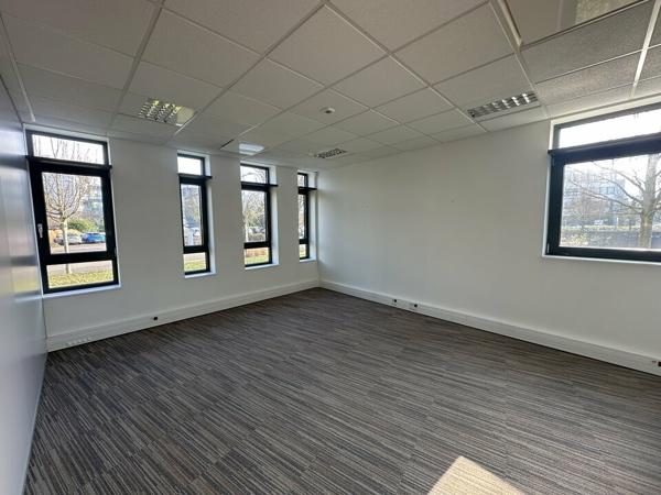 BUREAUX à VENDRE de 700 m²