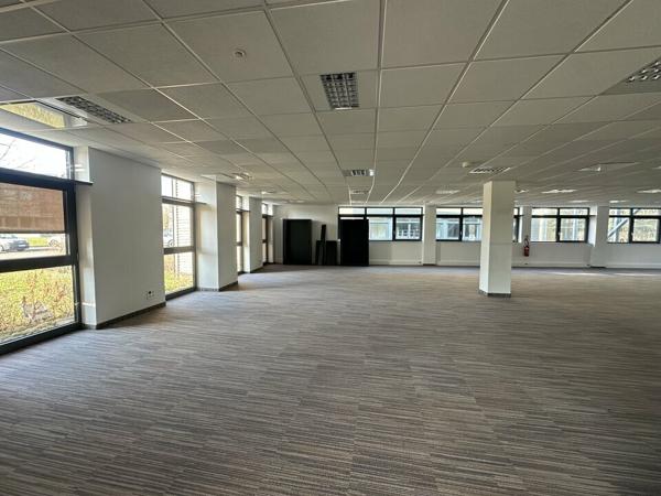 BUREAUX à VENDRE de 700 m²