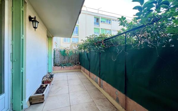 Appartement à vendre    2 pièces • 54 m2 Marseille 10