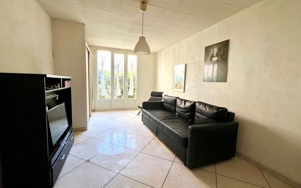 Appartement à vendre    2 pièces • 54 m2 Marseille 10