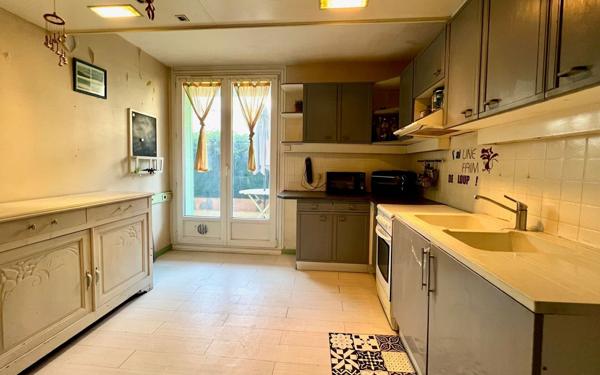 Appartement à vendre    2 pièces • 54 m2 Marseille 10