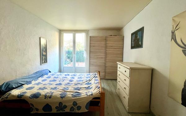 Appartement à vendre    2 pièces • 54 m2 Marseille 10
