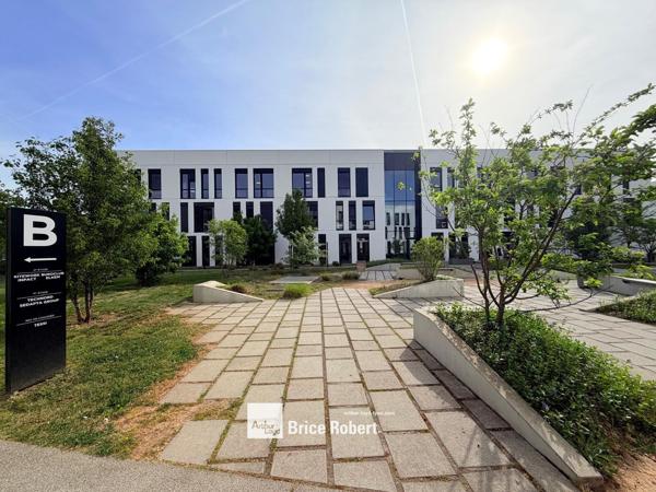 Bureaux à louer à Lyon 7ème dans parc tertiaire avec parkings privatifs