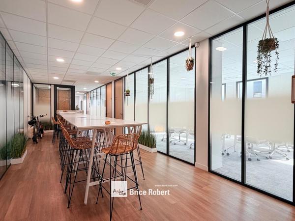 Bureaux à louer à Lyon 7ème dans parc tertiaire avec parkings privatifs