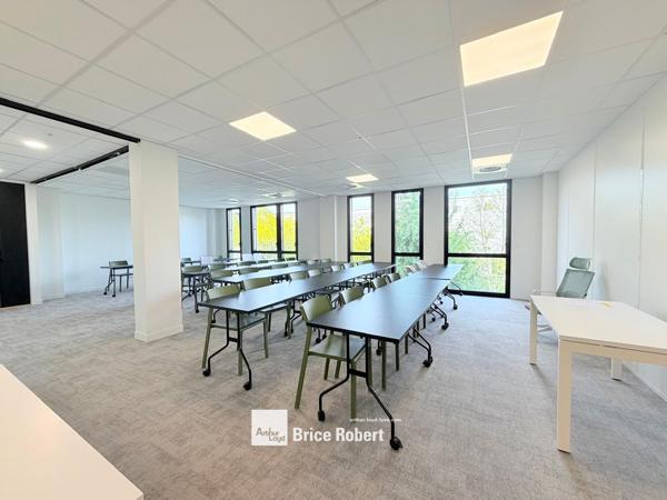 Bureaux à louer à Lyon 7ème dans parc tertiaire avec parkings privatifs
