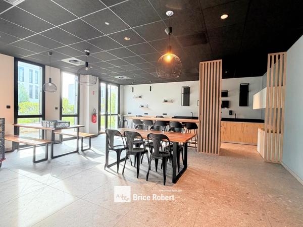 Bureaux à louer à Lyon 7ème dans parc tertiaire avec parkings privatifs