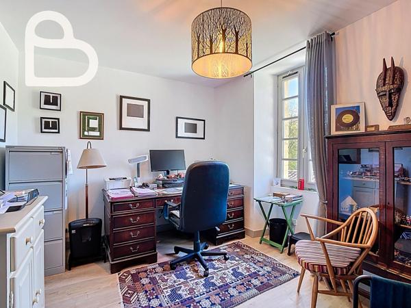 Puy-l'Évêque (46700) Une Maison Alliant Élégance et Raffinement